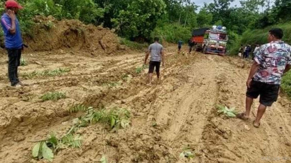 ३० वर्षसम्म पनि बनेन पश्चिम सुर्खेतको सडक